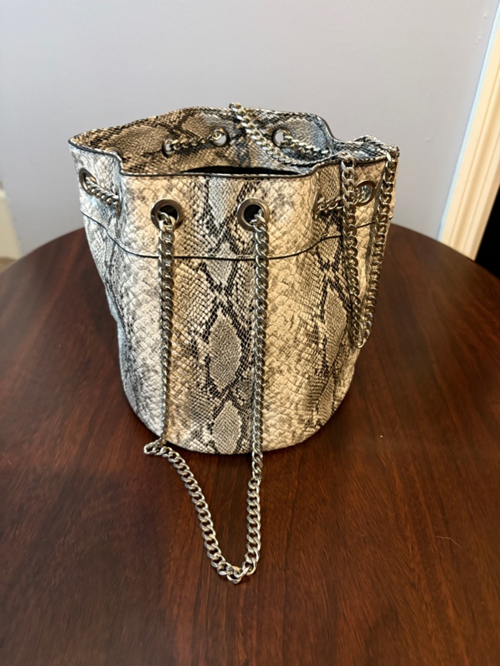 Snake-Print Bucket Bag with Chain Strap - White/Gray